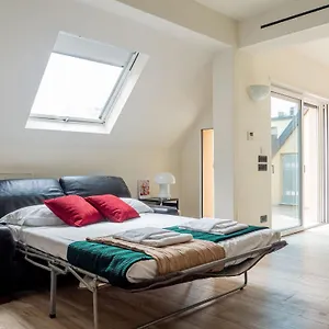 The Rent - Attic With Terrace In Downtown Milan